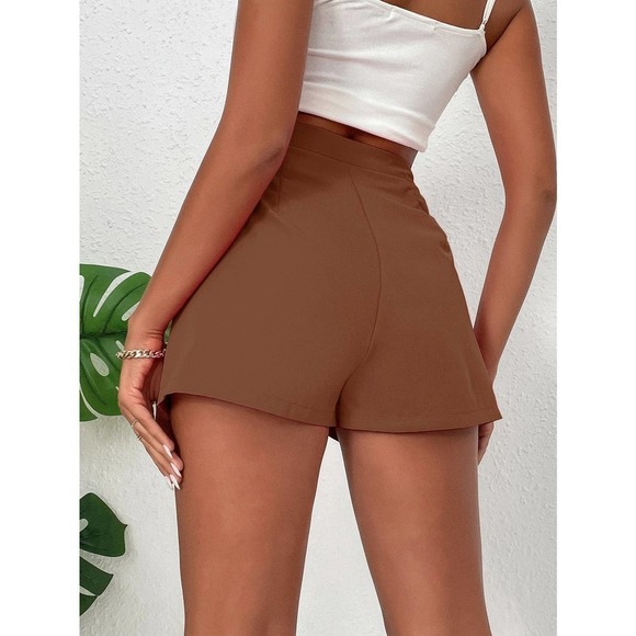 Plicated Detail Wide Leg Shorts with pockets - Picture 9 of 11